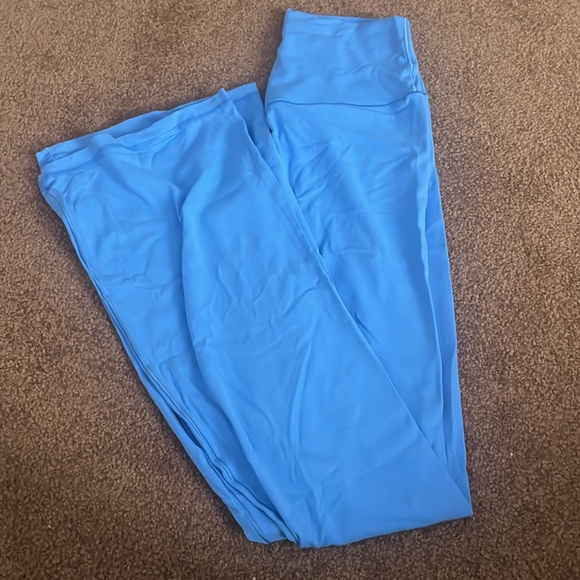 OFFLINE BY AERIE REAL ME XTRA BOOTCUT LEGGING - Small Short, Blue Vinyl - Picture 2 of 3